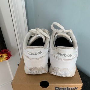 COPY - White classic Reebok’s